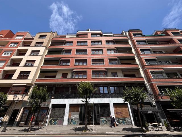 Reformada con mucha luz y en el centro de Bilbao photo 0