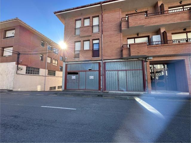 ¡GARAJE CENTRICO EN VILLASANA DE MENA! photo 0