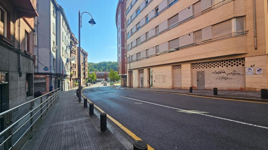 Oportunidad Única en Santutxu: Piso con Trastero y Garaje photo 0