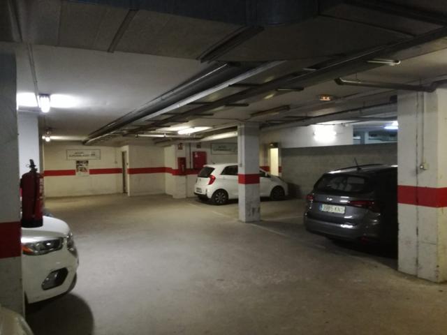 Places de parking i trasters a Enric Granados photo 0