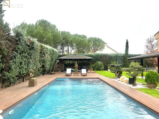 Exclusivo Chalet Independiente en Las Rosas: Un Hogar de Ensueño photo 0