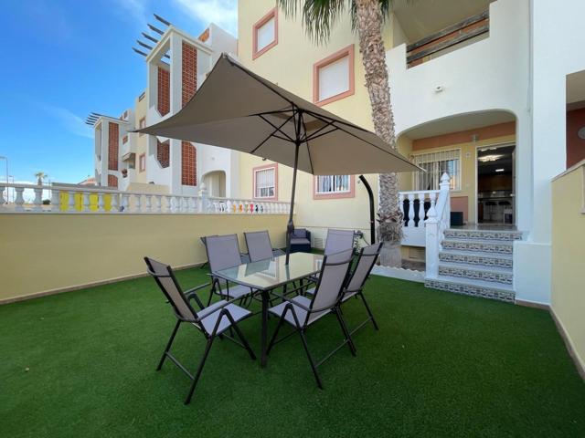 Bungalow en planta baja de 2 dormitorios con piscina comunitaria en La Zenia, Orihuela Costa. photo 0