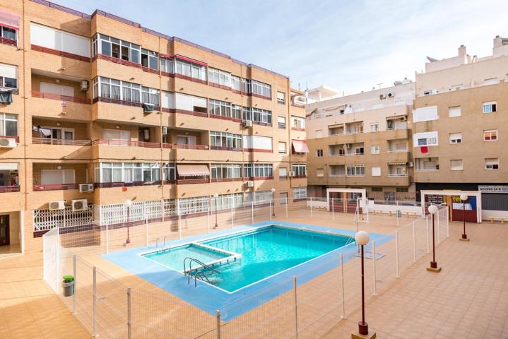 Apartamento con piscina en el centro de Torrevieja photo 0