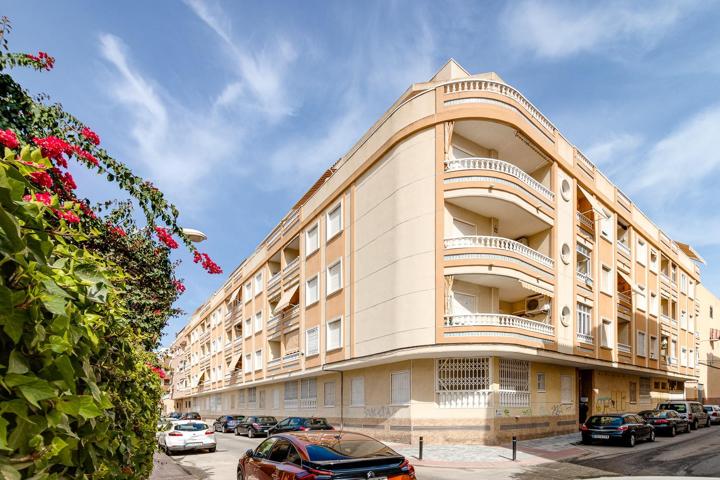 APARTAMENTO DE 2 DORMITORIOS A 190 METROS DE LA PLAYA EN TORREVIEJA CON GARAJE OPCIONAL photo 0