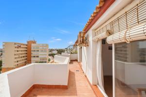 ¡Vistas al Mar y Comodidad en Torreblanca! Ático Dúplex de 3 Habitaciones + 1 baño photo 0