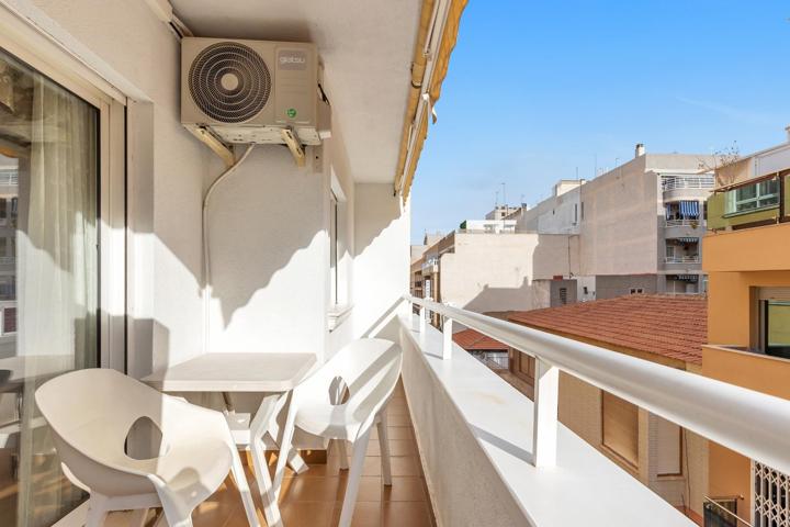 Espacio, luz y ubicación perfecta en el centro de Torrevieja. photo 0