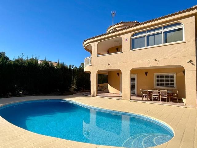 ESTUPENDO CHALET CON GRAN PARCELA Y PISCINA EN LOS BALCONES photo 0