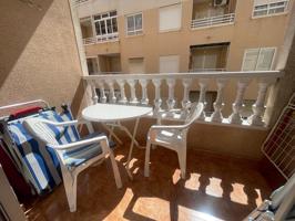 Apartamento con garaje y piscina en el centro de Torrevieja photo 0