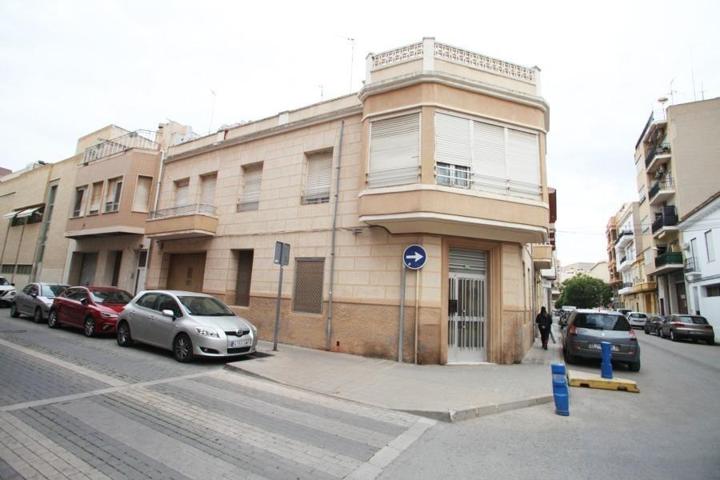 CASA EN ESQUINA EN CENTRO DE ORIHUELA photo 0