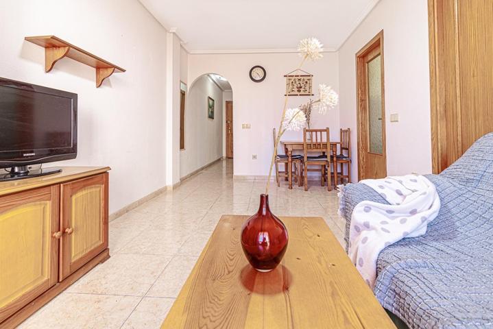 Apartamento con piscina, 2 hab. cocina independiente y garaje photo 0