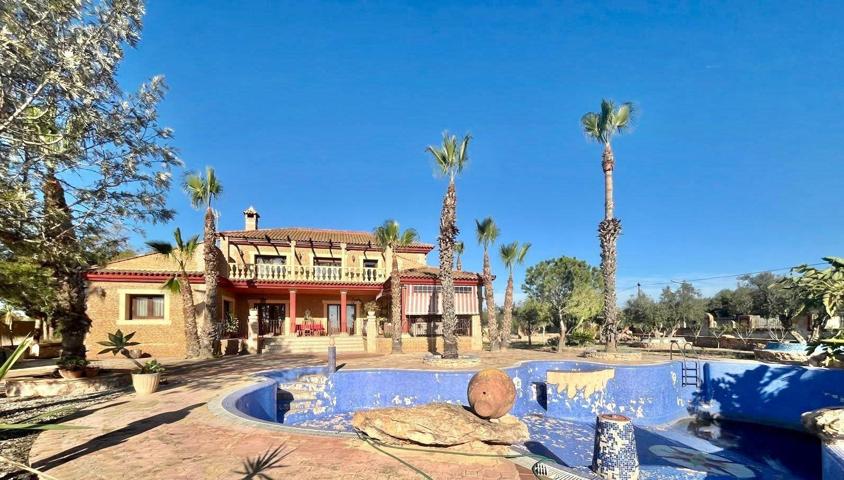 Descubre el Lujo y la Tranquilidad: Casa de Campo en Rojales con Amplios Espacios y Naturaleza photo 0