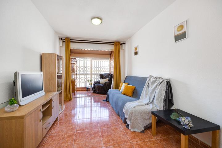 APARTAMENTO DE 2 DORMITORIOS CON PISCINA COMUNITARIA Y A 300M DE LA PLAYA photo 0