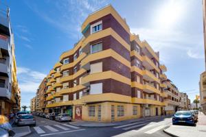 🌟 ¡ÁTICO RENOVADO A PASOS DEL MAR EN TORREVIEJA! 🌟 photo 0