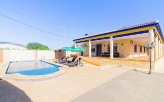 VILLA DE LUJO CON PISCINA PRIVADA Y PARCELA DE 3.100M2 EN REDOVÁN. photo 0