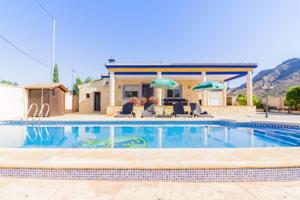 VILLA DE LUJO CON PISCINA PRIVADA Y PARCELA DE 3.100M2 EN REDOVÁN. photo 0
