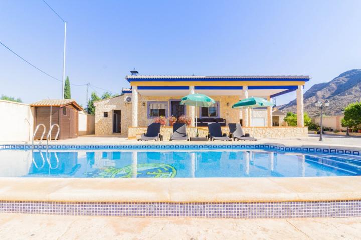 VILLA DE LUJO CON PISCINA PRIVADA Y PARCELA DE 3.100M2 EN REDOVÁN. photo 0