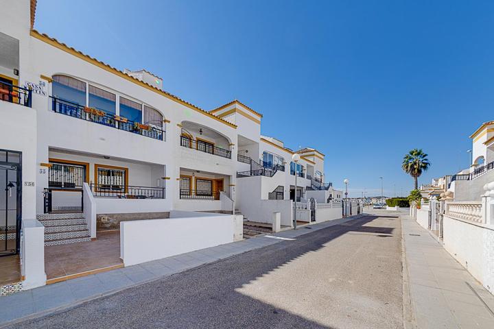 BUNGALOW DE 2 DORMITORIOS CON JARDIN Y PISCINA COMUNITARIA A ESCASOS METROS DEL CAMPO DE GOLF photo 0