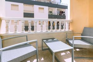 Luminoso apartamento de 2 dormitorios con terraza orientada al sureste en Torrevieja photo 0