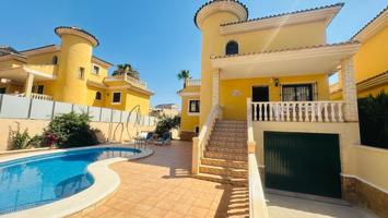 CHALET INDEPENDIENTE CON PISCINA EN ORIHUELA COSTA photo 0