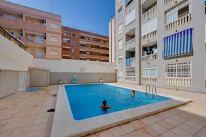 Estudio en planta ático en residencial con piscina photo 0