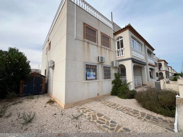 Bungalow Esquina en Planta Baja con Amplia Terraza y Acceso a Servicios photo 0