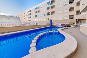 Apartamento de dos dormitorios, piscina y garaje en Torrevieja photo 0