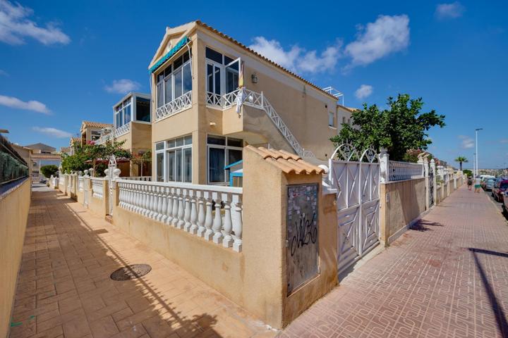 Chalet dúplex de 2 dormitorios y dos baños en Residencial Europa, Torrevieja photo 0