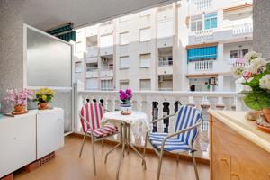 Apartamento de dos dormitorios en Playa de los Locos y con garaje incluido photo 0