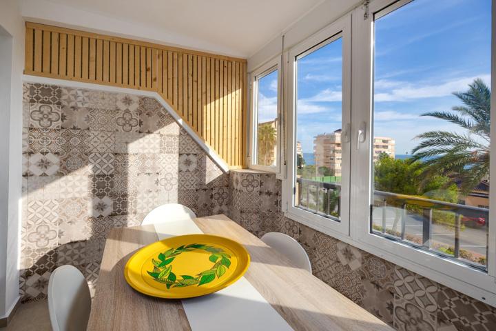 VISTAS AL MAR! PISO DE 2 DORMITORIOS EN TORREVIEJA , TOTALMENTE REFORMADO photo 0