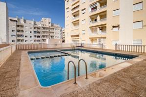 Apartamento con piscina a la venta en Torrevieja photo 0