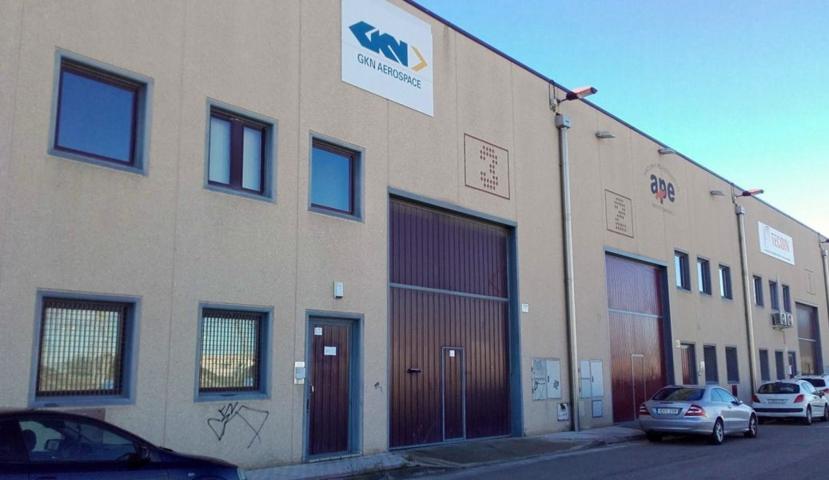 Nave industrial de 710 m2 en La Cartuja Baja photo 0