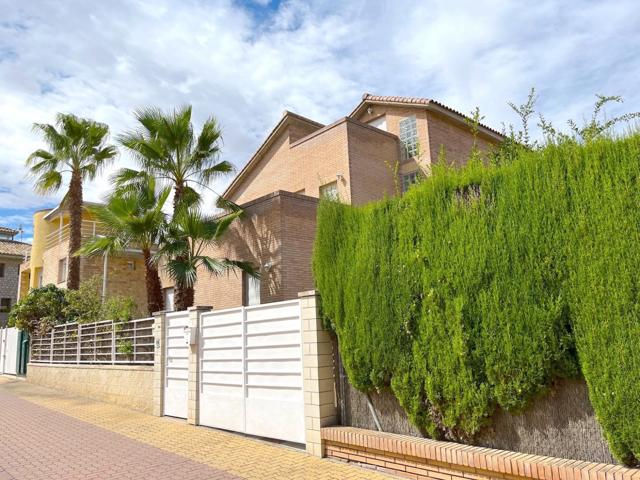 Chalet independiente en Montecanal, 3 dormitorios, 3 baños, jardín privado. photo 0