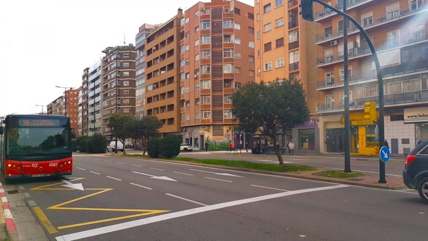 AVDA NAVARRA - 270 m2 de LOCALES COMERCIALES A PIE DE CALLE. photo 0