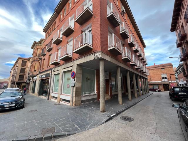 LOCAL COMERCIAL frente al Ayuntamiento photo 0