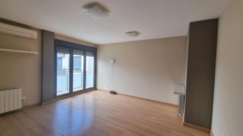Piso en venta en Navarro Amadeo. Utebo photo 0