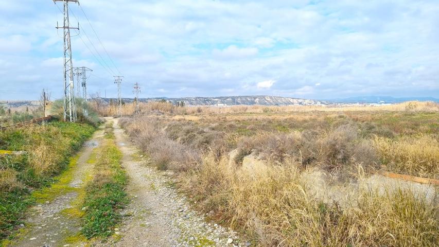 Terreno en venta en Zuera. photo 0