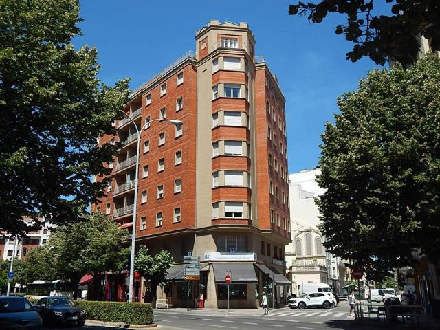 ETXEA Vende piso en el centro de Pamplona, 4 dormitorios, salón cocina, baño y aseo photo 0