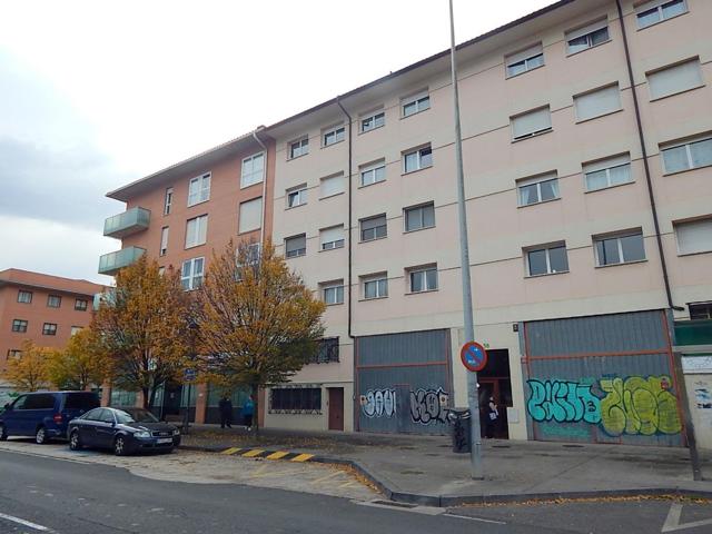 ETXEA vende local de 717 m2 en Berriozar photo 0