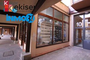 EKISER VENDE ESTE LOCAL COMERCIAL EN LA CALLE MÁS COMERCIAL DE VILLAVA. photo 0