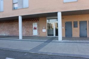 Ekiser vende local comercial en Buztintxuri, Pamplona photo 0