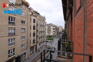 Ekiser alquila piso 4 habitaciones en Calle Arrieta photo 0