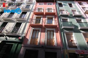 Ekiser vende amplio apartamento en parte vieja de Pamplona photo 0