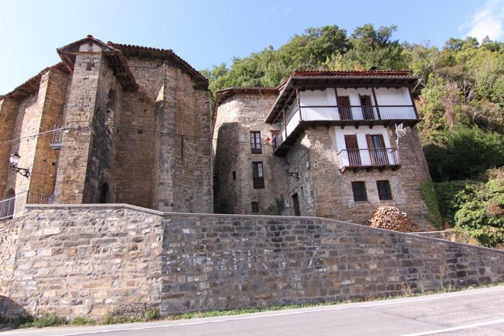 Venta de casona de pueblo en Urzainqui, Navarra photo 0