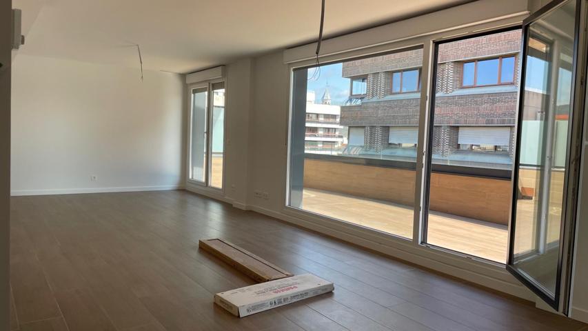 GEA inmobiliaria VENDE PISO ÁTICO de 3 Habitaciones NUEVO en Pza. VÍNCULO photo 0