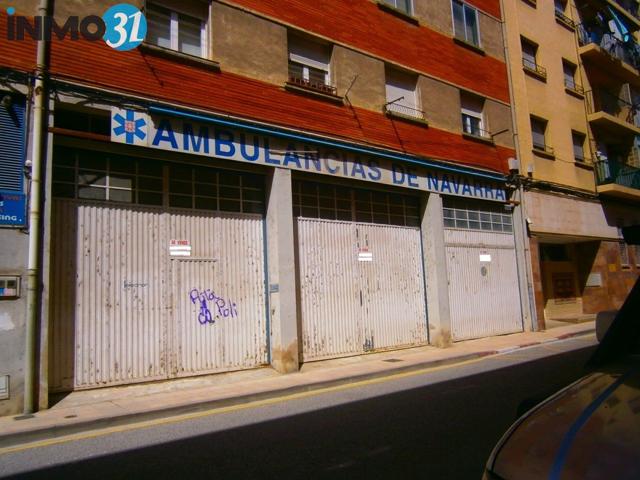 LOCAL EN TAFALLA CON 3 PUERTAS A LA CALLE photo 0