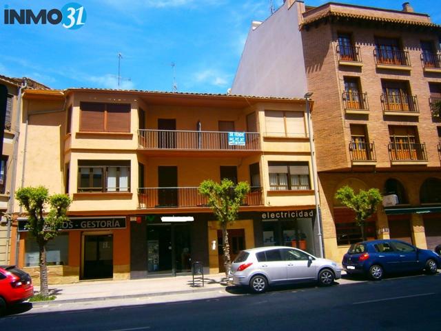 VIVIENDA EN AVENIDA SANGÜESA CON VISTAS A DOS CALLES photo 0