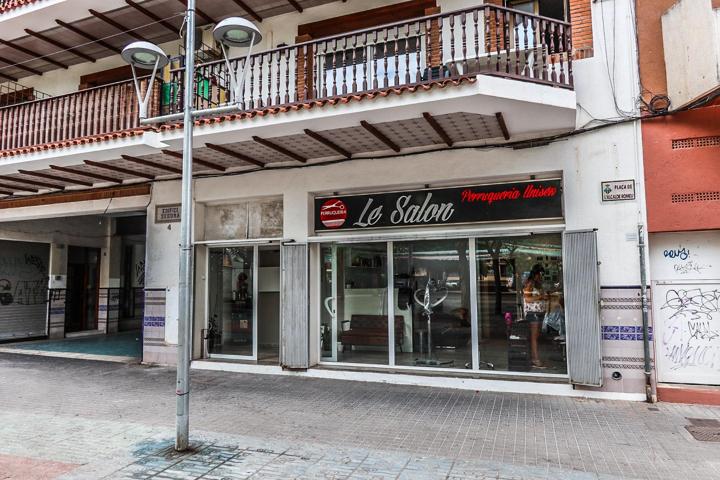 Local comercial en alquiler en la emblemática Plaza Alcalde Romeu de Calafell photo 0