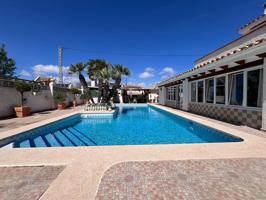Unifamiliar En venta en Rincon De Loix, Benidorm photo 0