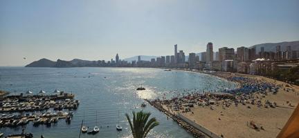 Exclusivo piso doble en primera línea del casco antiguo de Benidorm con vistas espectaculares al mar photo 0