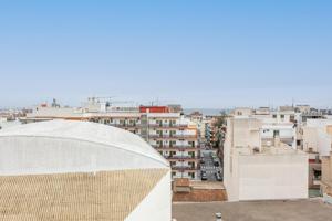 ÁTICO DÚPLEX DE 3 DORMITORIOS Y 2 BAÑOS EN EL CENTRO DE BENIDORM. photo 0
